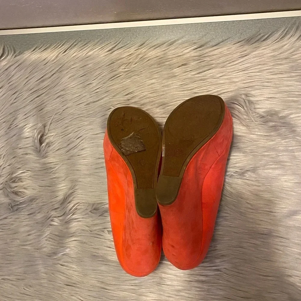 Breckelle’s Coral Wedge Heel
